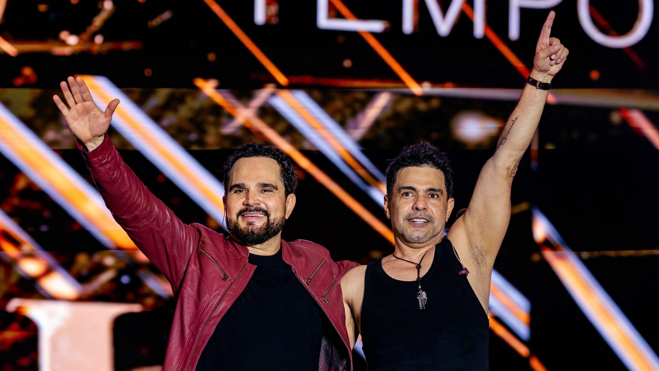 Zez&eacute; Di Camargo e Luciano arrastam multid&otilde;es em turn&ecirc; que celebra 35 anos de sucesso