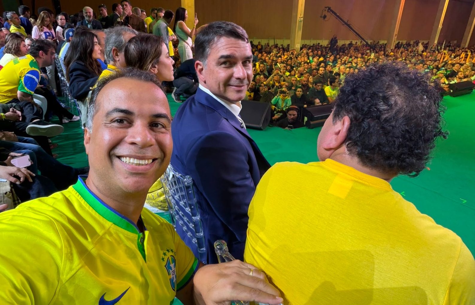 Filipe Martins participa de conven&ccedil;&atilde;o do PL que oficializa Fl&aacute;vio Bolsonaro como candidato &agrave; Presid&ecirc;ncia