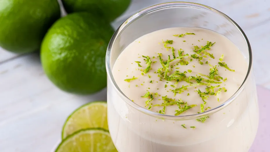 5 receitas simples com lim&atilde;o: sobremesas e pratos f&aacute;ceis para fazer em casa
