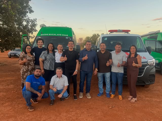 Abreul&acirc;ndia recebe ambul&acirc;ncia e unidade odontol&oacute;gica m&oacute;vel
