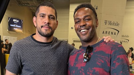 Jon Jones encontra Poatan, entra na brincadeira e admite: “Quase me pegou”
