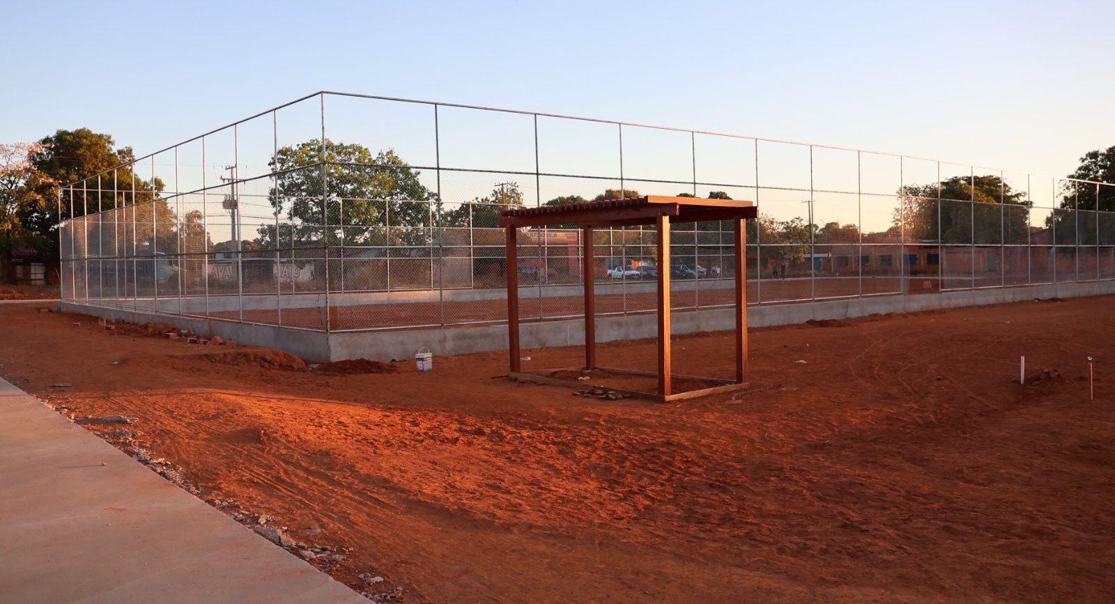 Obra do Centro Comunit&aacute;rio Esportivo do Setor Irm&atilde; Dulce avan&ccedil;a com recurso viabilizado por Vicentinho