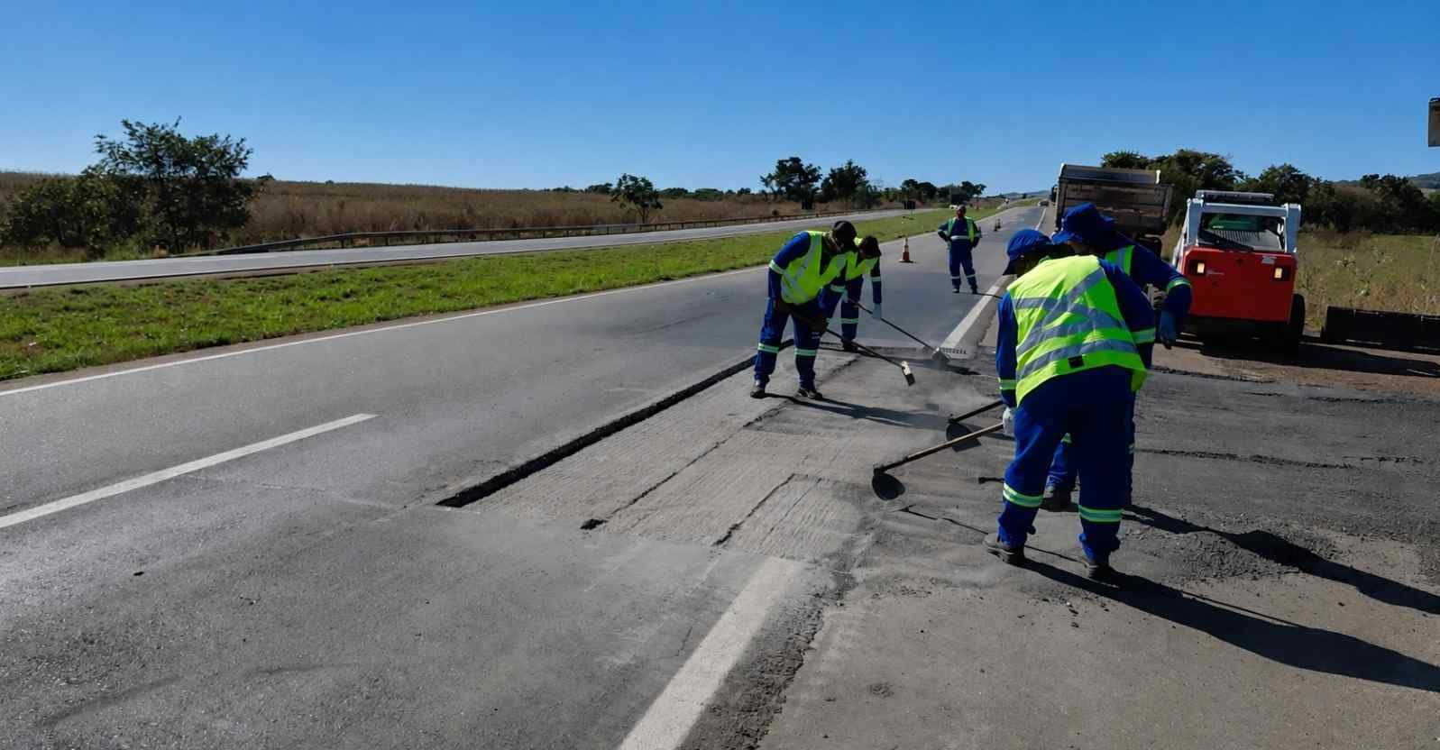 Conserva&ccedil;&atilde;o nas BRs 060 e 452 mobiliza 19 frentes de trabalho em Goi&aacute;s nesta semana