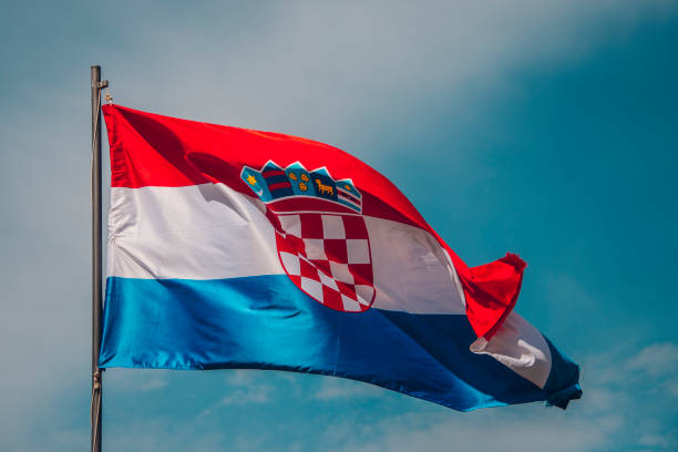 Significado da bandeira da Cro&aacute;cia: entenda o que representam suas cores e o escudo