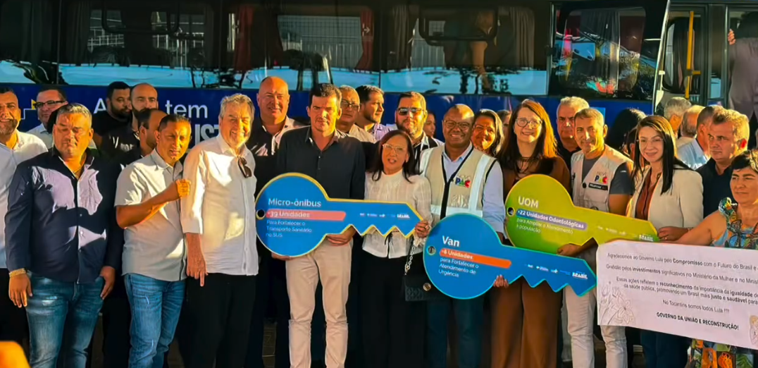 Dois Irm&atilde;os do Tocantins entrega micro-&ocirc;nibus para transporte de pacientes