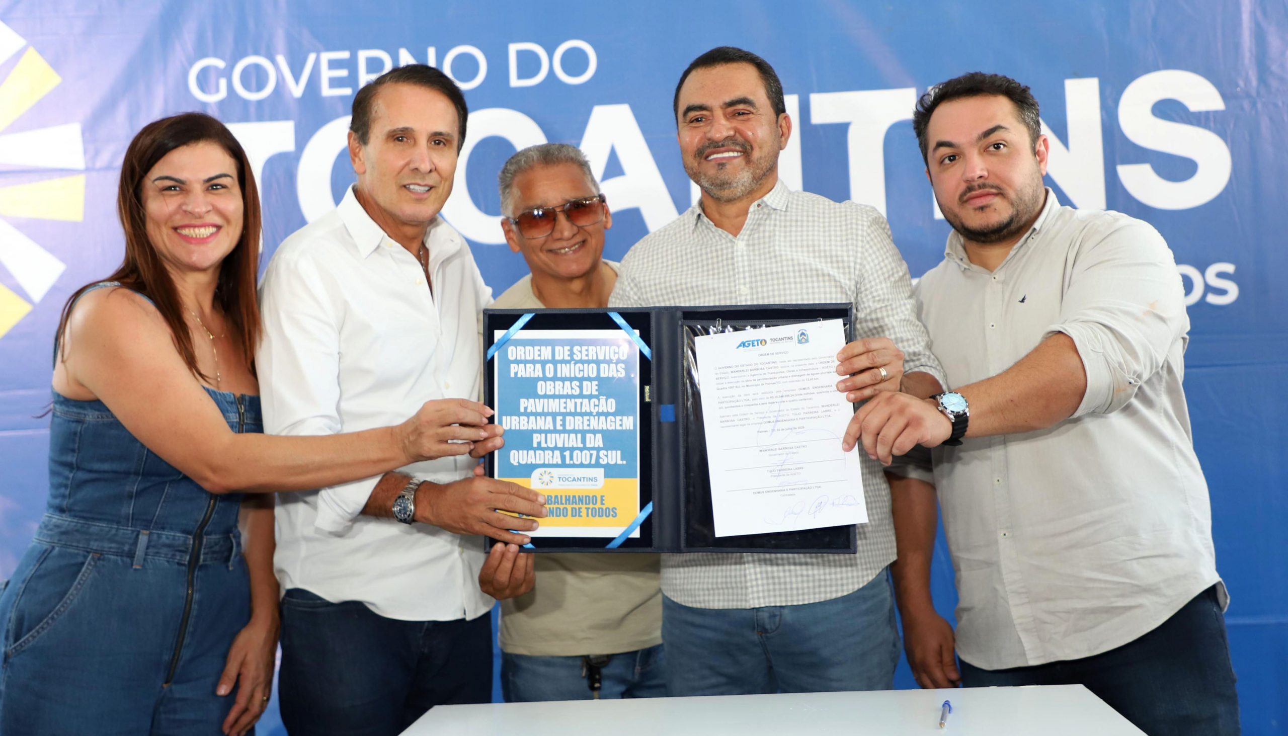 Ap&oacute;s quase 30 anos de espera, governador Wanderlei Barbosa autoriza obras de pavimenta&ccedil;&atilde;o da quadra 1007 Sul, em Palmas