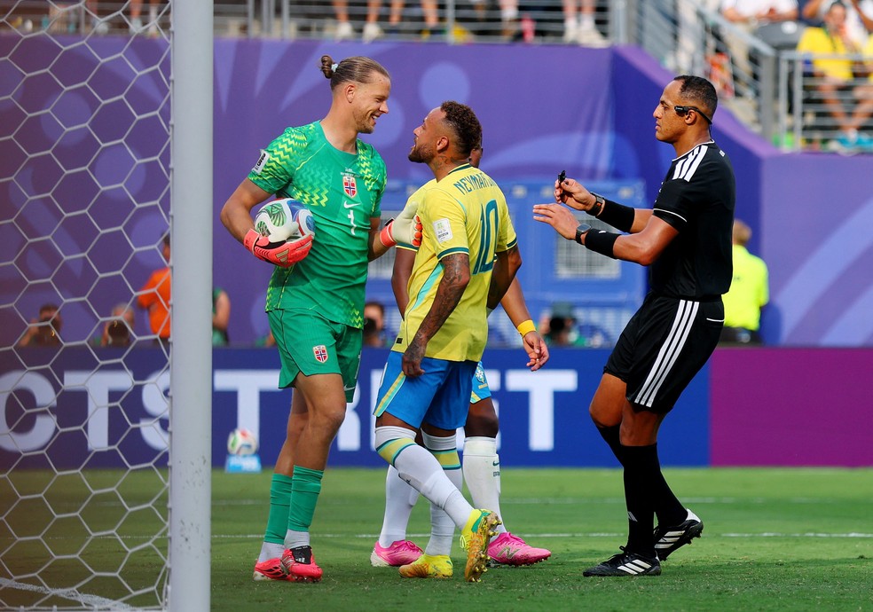 Goleiro da Noruega revela provoca&ccedil;&atilde;o a Neymar antes de p&ecirc;nalti na Copa do Mundo