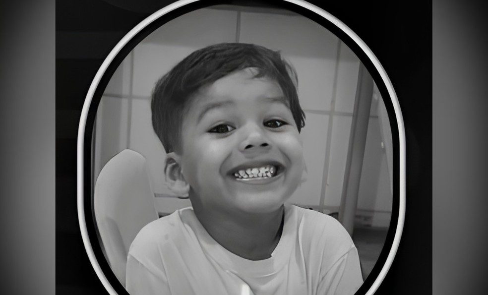 Familiares se despedem de menino de 5 anos morto ap&oacute;s choque el&eacute;trico em praia no Tocantins