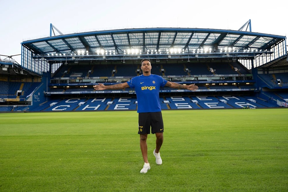 Chelsea anuncia meia da sele&ccedil;&atilde;o inglesa por R$ 804 milh&otilde;es; contrata&ccedil;&atilde;o &eacute; a quarta mais cara da hist&oacute;ria