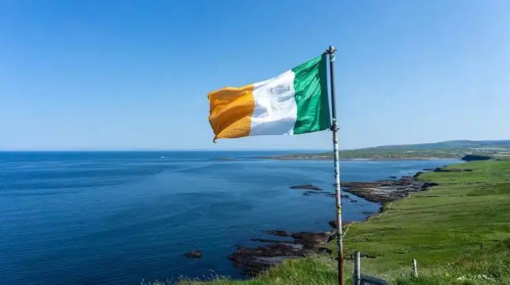 Bandeira da Irlanda: conhe&ccedil;a as cores, o significado e a hist&oacute;ria do s&iacute;mbolo nacional