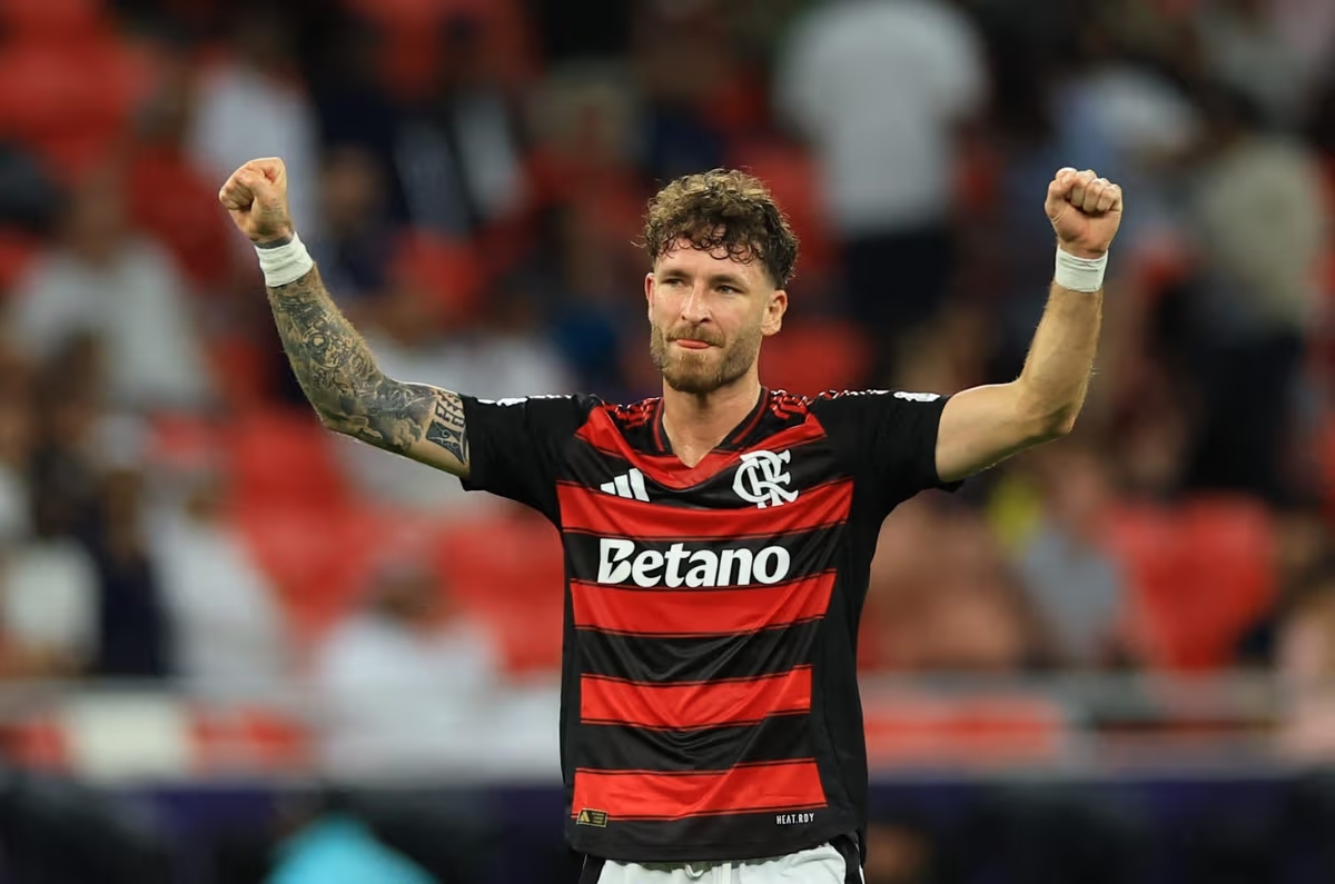Clube turco faz proposta por L&eacute;o Pereira, do Flamengo; confira os valores