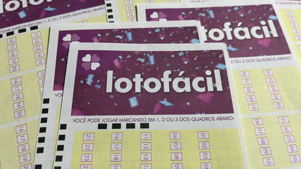 Resultado da Lotof&aacute;cil 3744: R$ 2 milh&otilde;es em jogo; veja as dezenas sorteadas