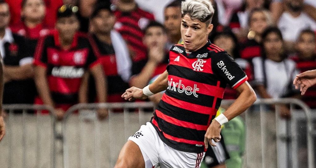 Novo desfalque no Flamengo: Luiz Ara&uacute;jo sofre les&atilde;o no joelho e ficar&aacute; de fora de pr&oacute;ximos jogos