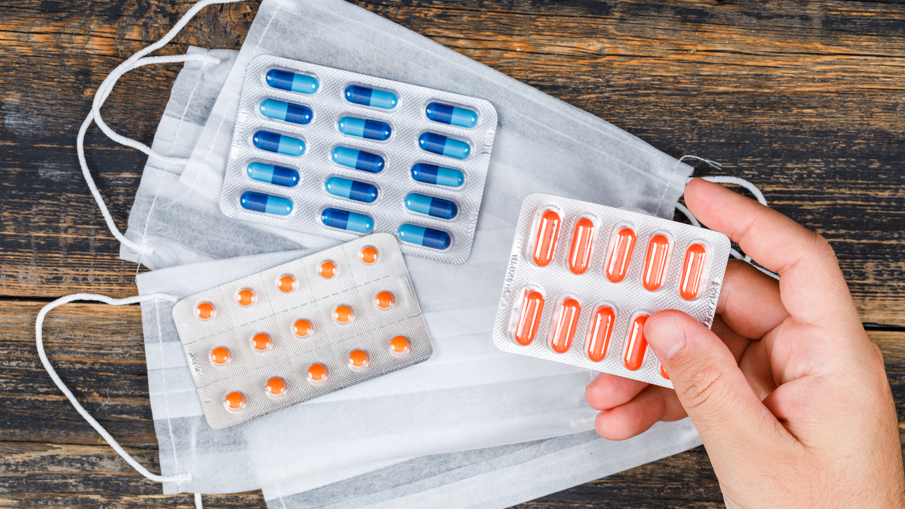 Automedica&ccedil;&atilde;o aumenta no inverno e especialista alerta para riscos &agrave; sa&uacute;de