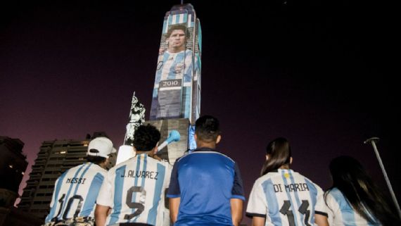 Messi assinou contrato em posto e almo&ccedil;ou cachorro-quente antes da fama; conhe&ccedil;a a hist&oacute;ria