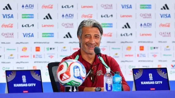 Como parar Messi? T&eacute;cnico da Su&iacute;&ccedil;a d&aacute; resposta inesperada antes das quartas da Copa