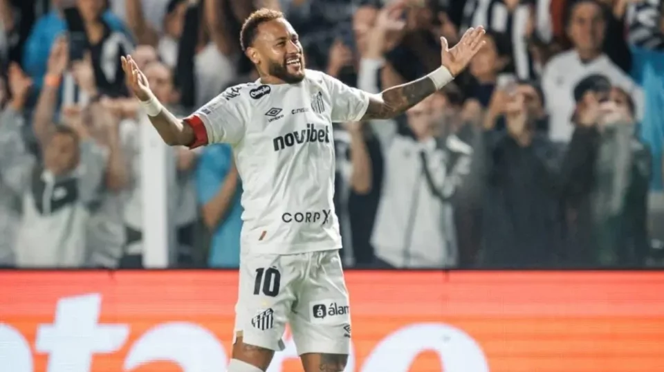 Neymar faz gol pelo Santos e responde cr&iacute;ticas com gesto de p&ocirc;quer