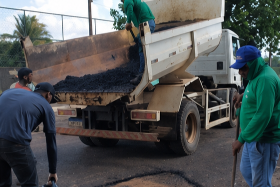 Opera&ccedil;&atilde;o tapa-buraco em Araguacema melhora vias do Senhor do Bonfim
