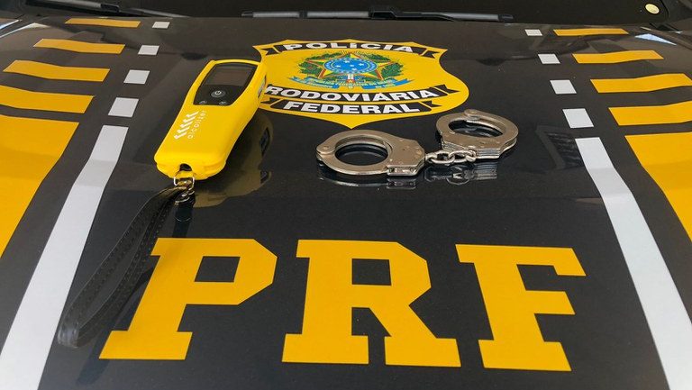 PRF prende dois motoristas embriagados ap&oacute;s acidentes em Palmas