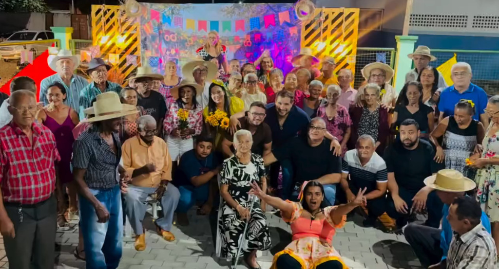 Pugmil celebra Arrai&aacute; da Melhor Idade com alegria