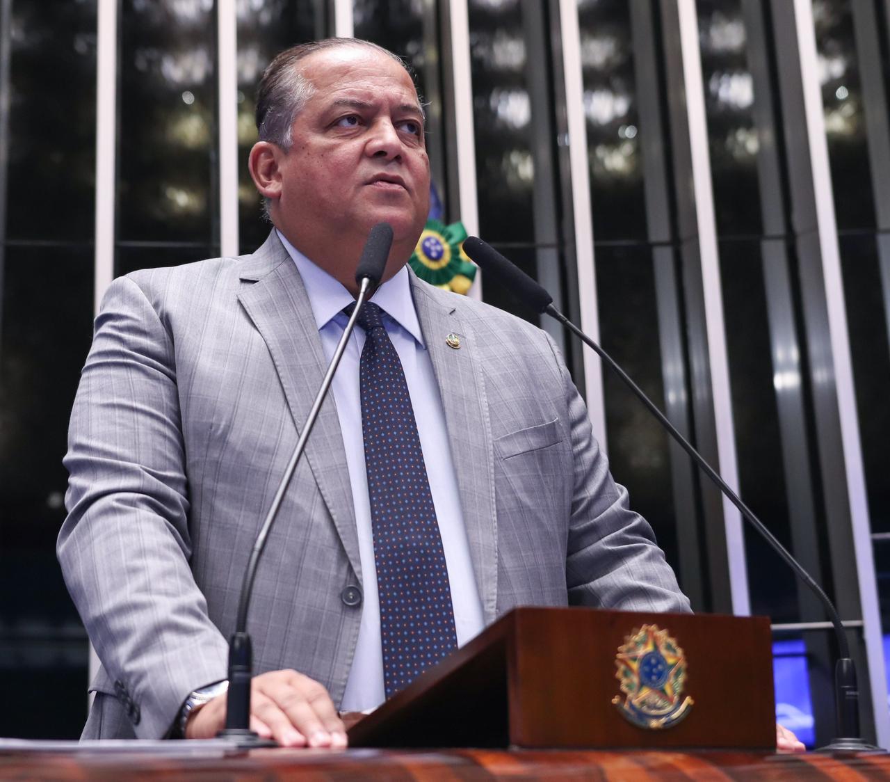 Eduardo Gomes destaca aprova&ccedil;&atilde;o de projeto que autoriza spray de pimenta para defesa pessoal de mulheres