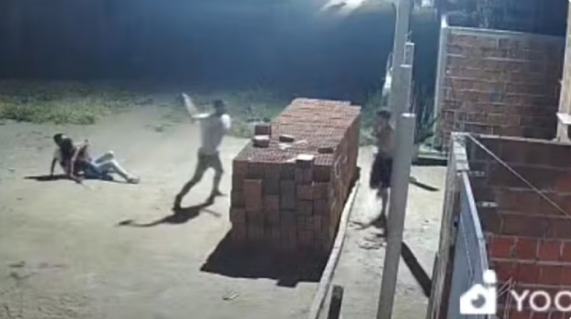 Briga entre irm&atilde;os termina com homem morto ap&oacute;s troca de tijoladas e facadas