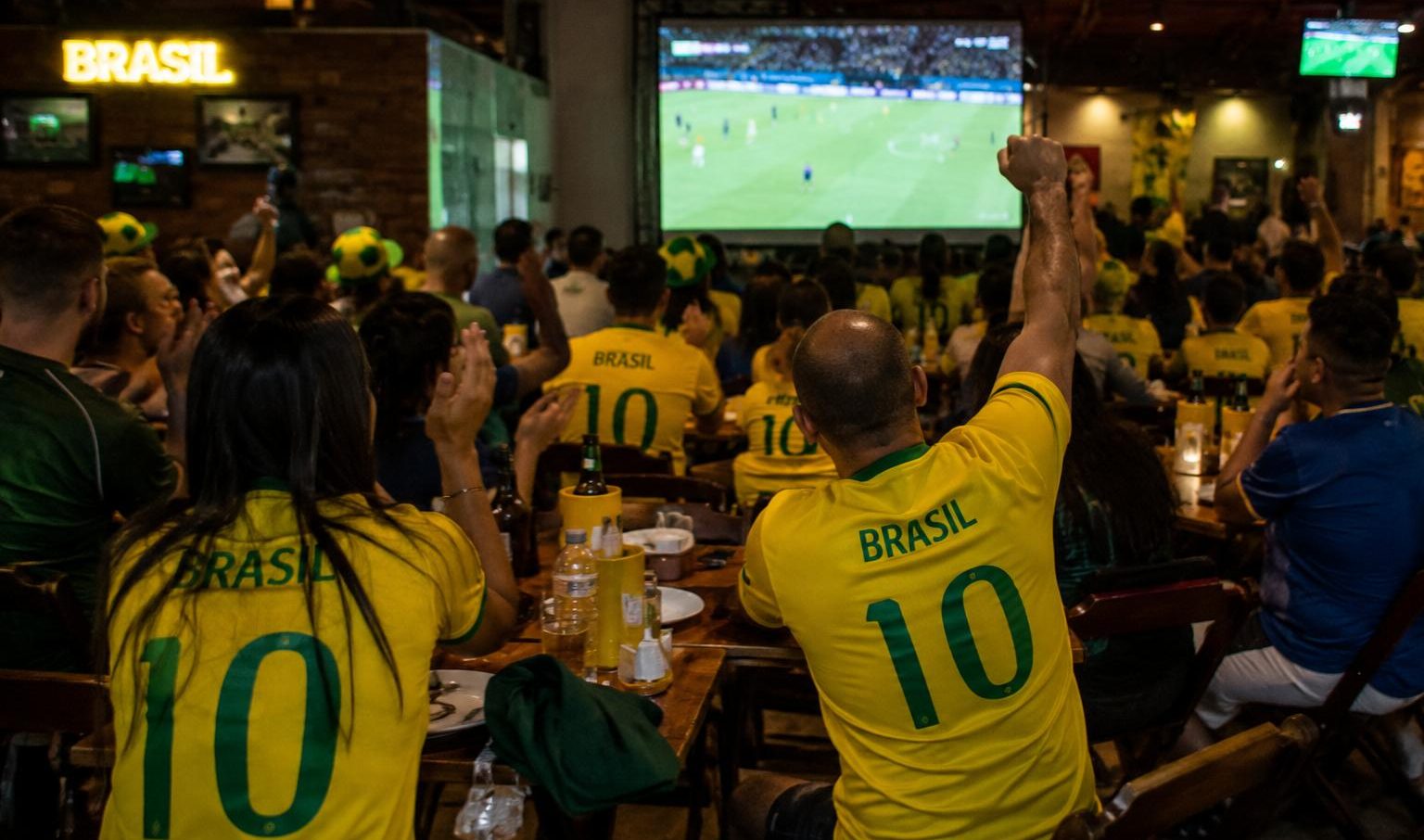 Copa do Mundo pode aumentar faturamento de bares e restaurantes em at&eacute; 20% com avan&ccedil;o do Brasil