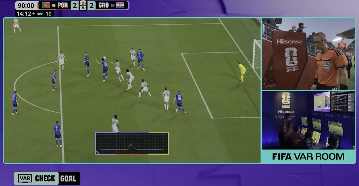 Um toque no cabelo e um chip na bola decidiram um dos jogos mais pol&ecirc;micos da Copa do Mundo